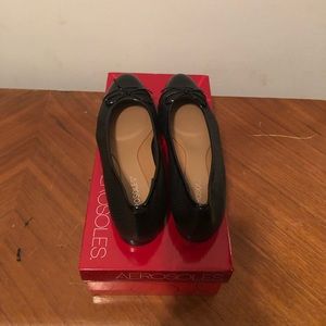 Size 8 M Aerosole ballet flats. New.